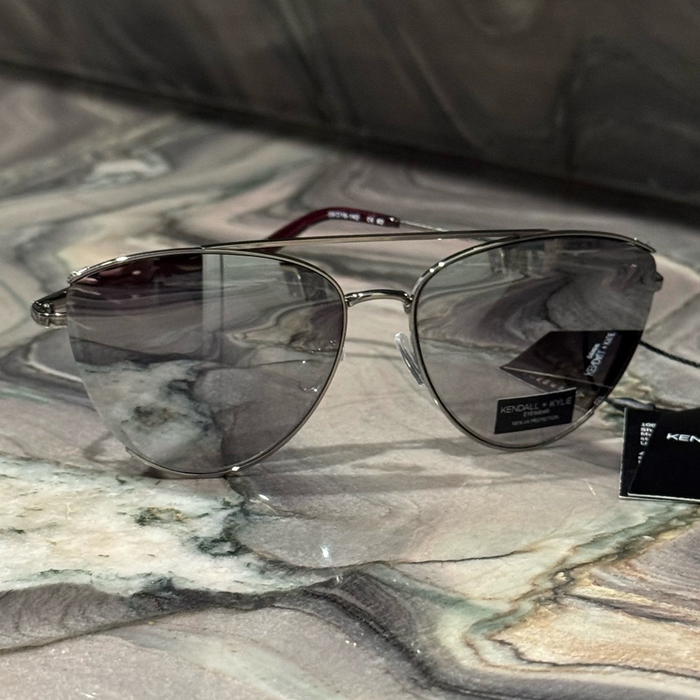 KENDALL & KYLIE NEW Cat Eye Sunglasses 100% UV Protection Jenner $150 - Picture 3 of 13